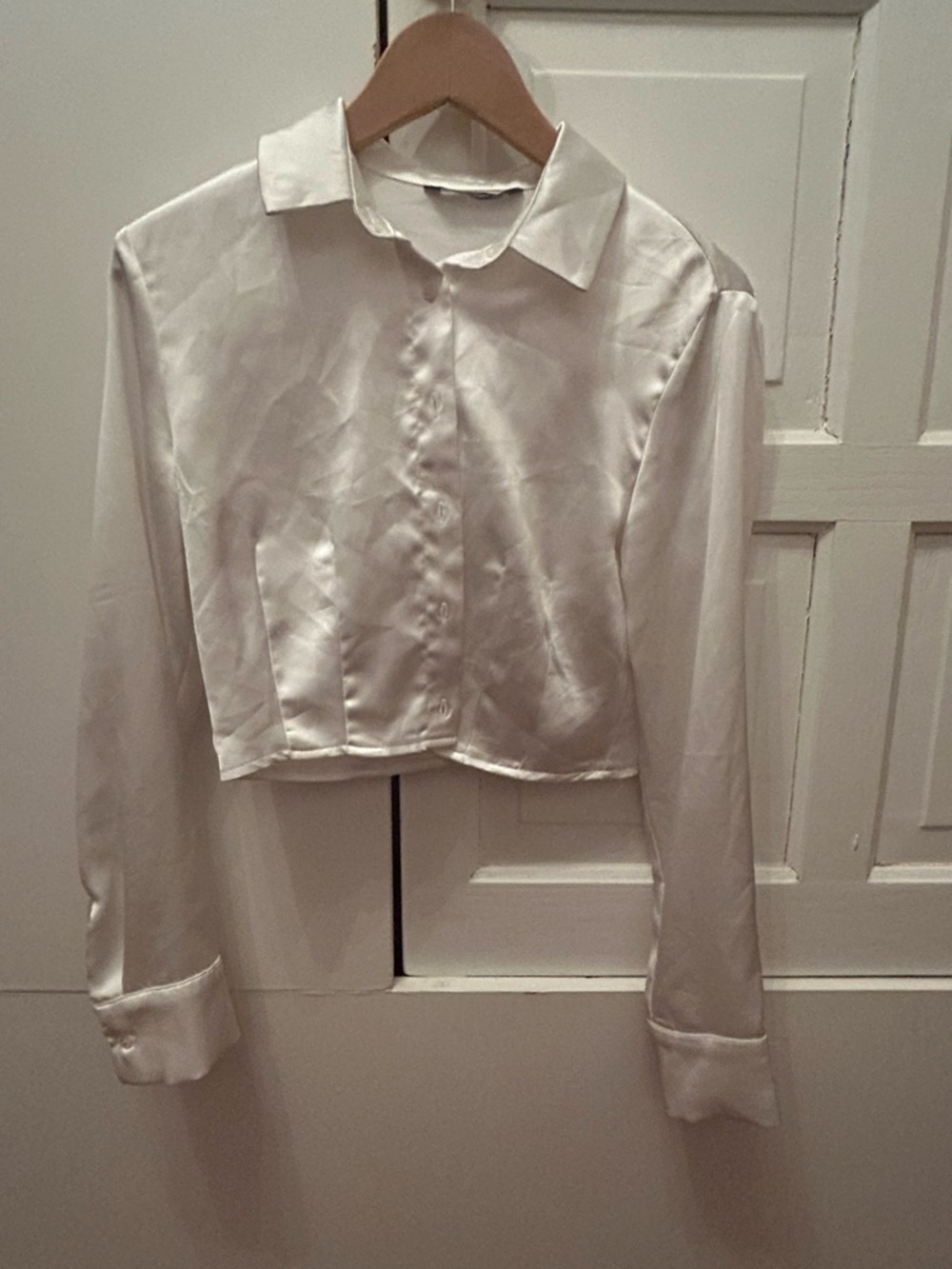 stradivarius White Satin Cropped Button-Down Shirt
